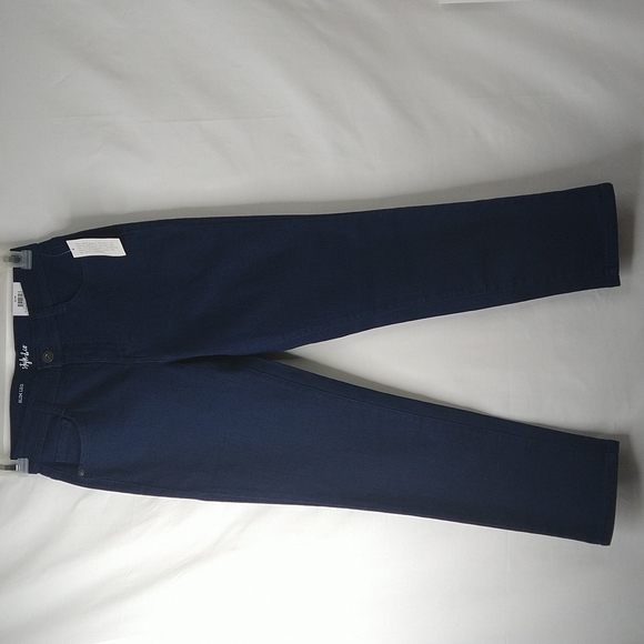 Tummy-Control Straight-Leg Jeans Size: 2PS - Picture 1 of 7